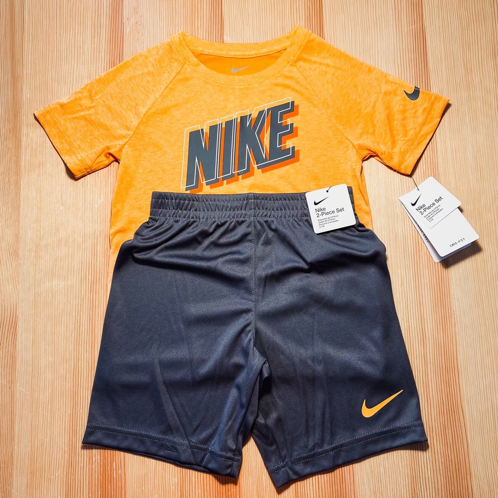 Nike Dri-Fit T-shirt and Shorts Set - Picture 4 of 4